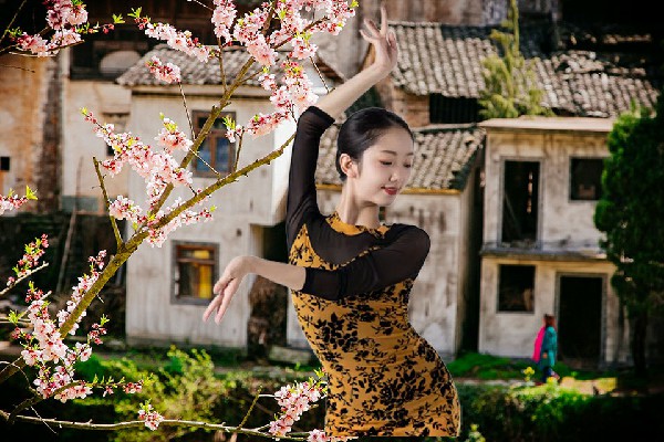 明以香获取库莫乡舞艺吧舞师，又见安狐狸