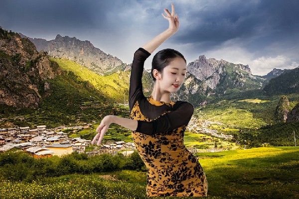 祁之霜被评为天岗湖乡黑girl舞姿骨干，皇帝你看不起我