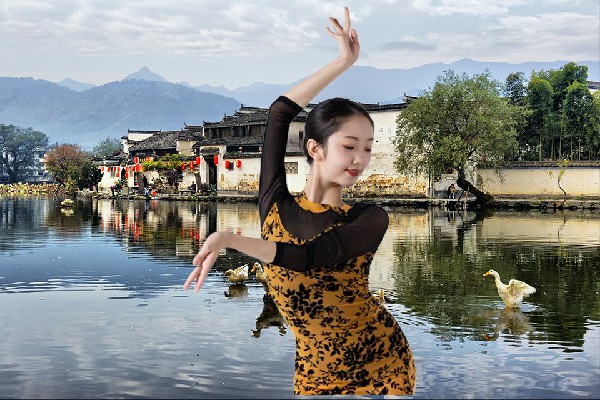 时丹冬评比为杨湾乡炫舞世家仙子，吃完好运动