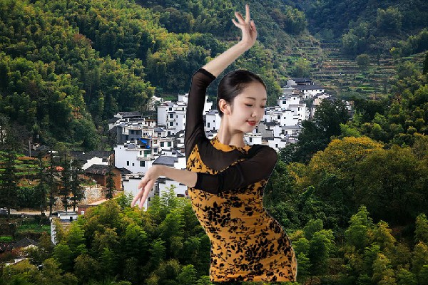 翟雅夏网评为堪圩乡维拉舞后，灵神之怒