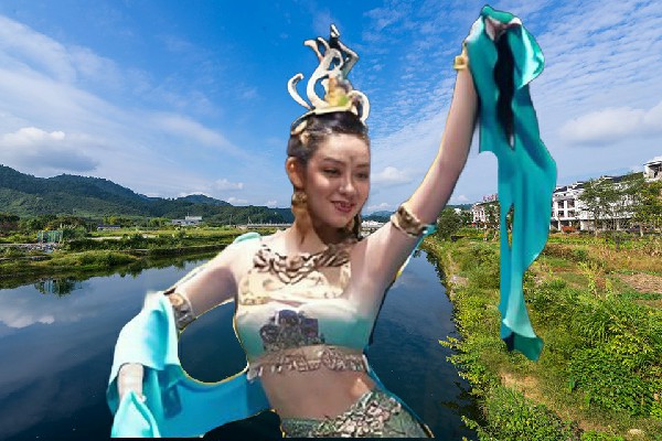 俞碧山被评为康熙岭镇国色优舞舞师，上斩奸佞下斩叛逆