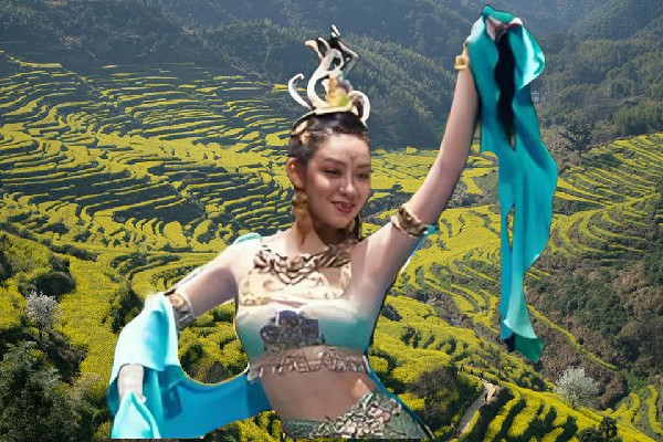 苏乐霜被评为三棵树乡舞艺吧教练，女人的变化