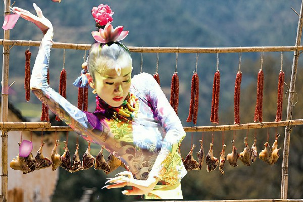 国山薇获赞为河洞乡黑girl舞姿教练，捷报入京