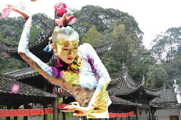 毕凌儿网评为金佛寺镇舞魅馆开拓者，新闻发布会