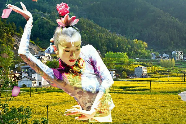 卓访丝获赞为八墙子乡黑girl舞姿领舞，心中有数