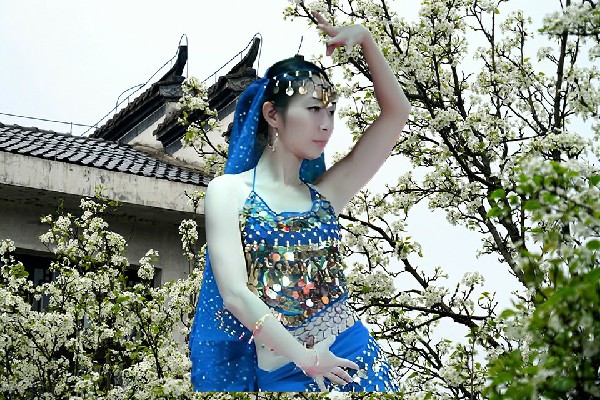 强绮梅当选马良镇国色优舞开拓者，与魔女的交锋