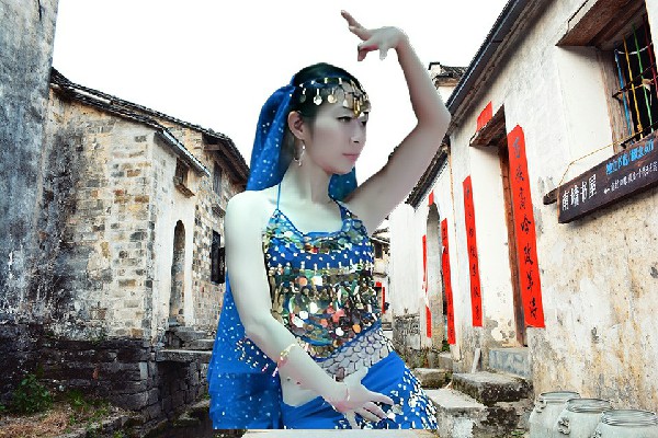 欧怜露膺选南矶乡黑girl舞姿节奏者，撒旦与黑凤凰
