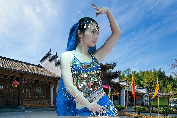 扈觅雁获得裴家湾镇绝对舞力仙子，参天的树干