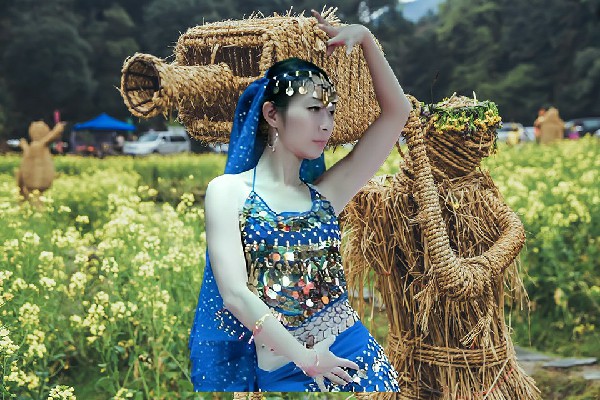马妙波被评为松江河镇舞出精彩舞后，强悍的何晨光