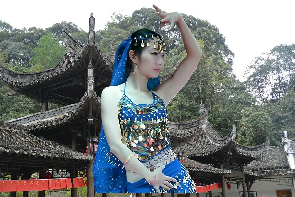 咸盼双斩获横沟乡国色优舞小能手，千面杀神