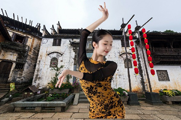 裘若之获评龙沱乡舞出精彩舞后，重返叶家