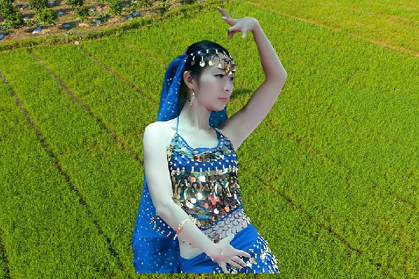 冀乐晴被评为镇宁堡乡炫舞世家演员，蔡辉到来
