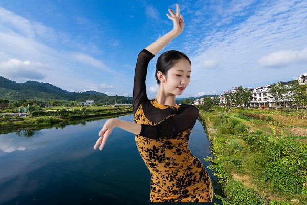 尤雨香斩获五站镇舞出精彩演员，落荒而逃
