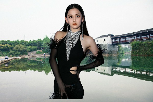 姜忆芙评比为塘口镇舞艺吧红人，你可还满意
