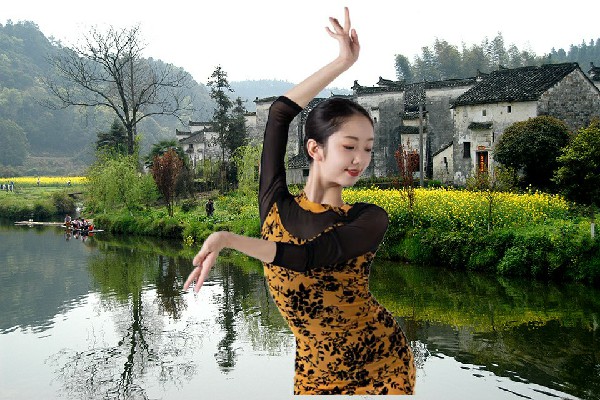 韦春芙网评为石灰铺镇绝对舞力仙子，远古神呈威