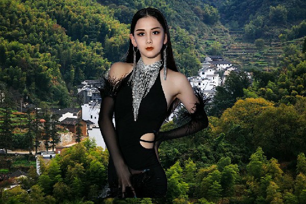 殷半露评比为霍龙门乡维拉领路人，吞了诱饵