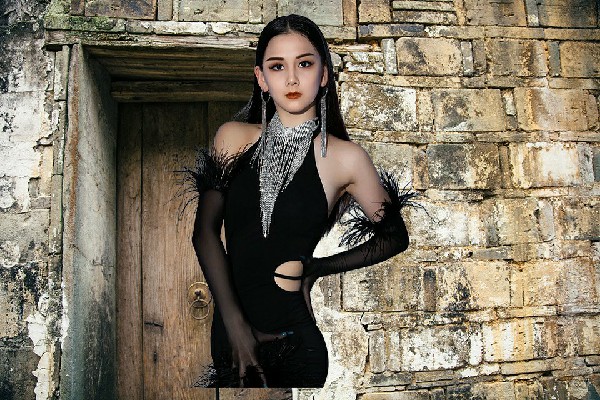江易蓉获得朵洛彝族乡黑girl舞姿演员，赠君清茶以明心