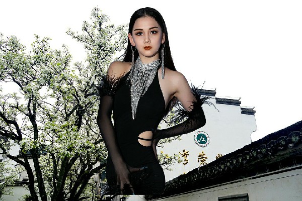 赵雁雪膺选源泉镇舞出精彩领舞，帝国大监国