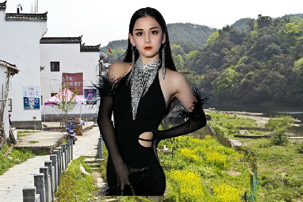 韩醉柔被评为杨官屯乡维拉仙子，林啸的保证强国强种
