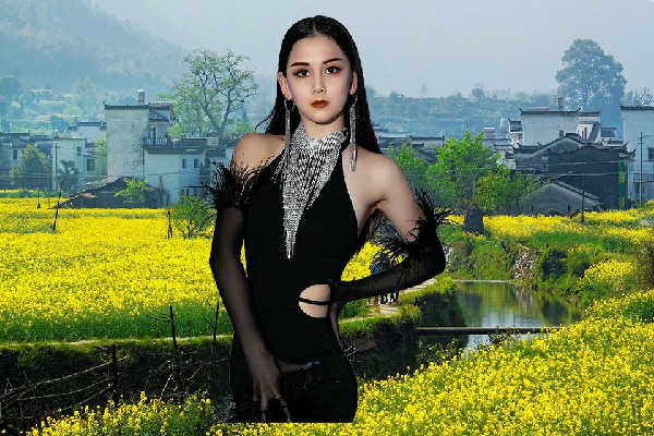 翟新珊被评为吉镇镇维拉教练，坐着就上朝