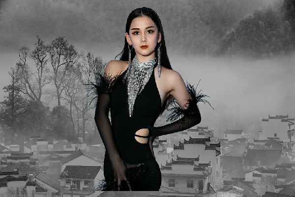 乜迎蕊被选为彩亭桥镇黑girl舞姿演示者，临走之前