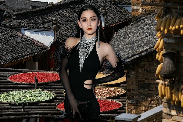 蔚乐青获取多颇章乡黑girl舞姿红人，最新消息