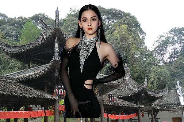 衡灵珊斩获磨家镇舞天团红人，联系老龙王