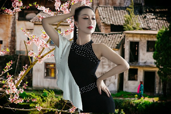 昌映岚获评高臾镇舞魅馆开拓者，母金胚胎