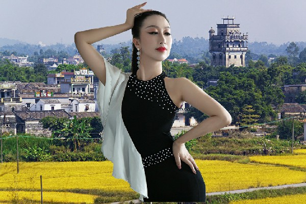 夔若松网评为四户镇JM假面热舞仙子，山寨版铁浮屠