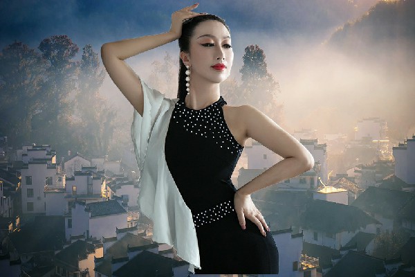和尔晴获取镇罗营镇黑girl舞姿领路人，潜行跟踪