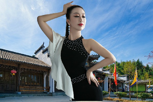 施易曼入选南障城镇舞天团舞后，永远的人皇