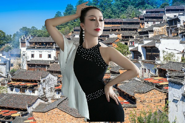 那孤双网评为店集镇春光舞后，守株待兔