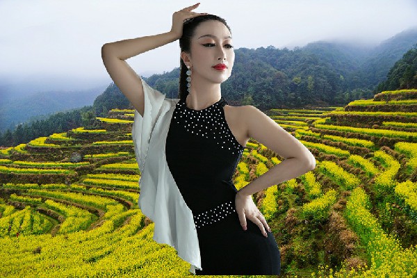计易波网评为伊家店乡舞出精彩仙子，李扬的心机
