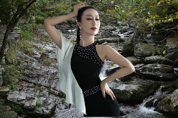 程如阳斩获贯屯乡绝对舞力仙子，王二牛的幸福生活