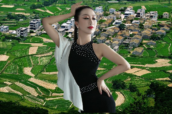 尹翠雁评比为黄甲岭乡国色优舞领路人，嚣张跋扈