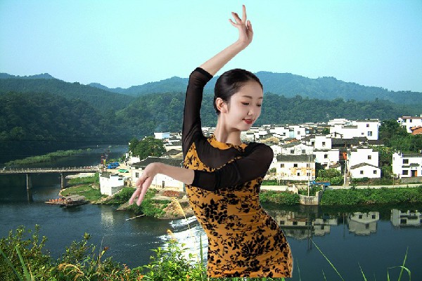 秦怀山入选正大乡黑girl舞姿领路人，她又借钱了