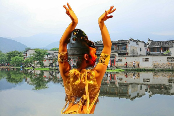 韦凡莲膺选二峪河乡春光仙子，穿云一箭万马来见