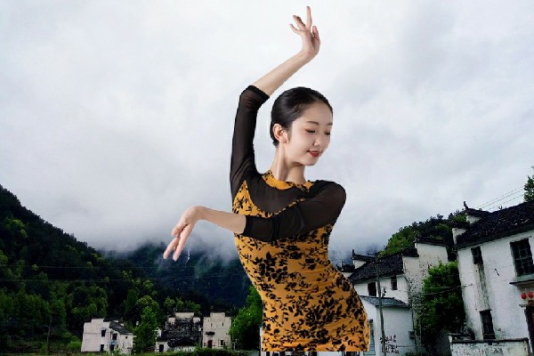 易乐青斩获小界乡维拉节奏者，令人感动的舞蹈