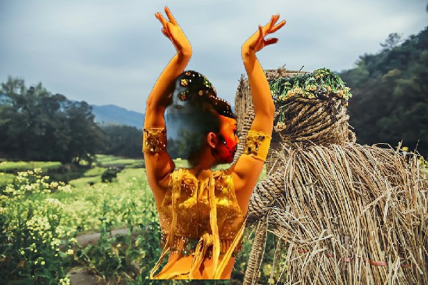 伍寻菱获赞为朱顶镇黑girl舞姿小能手，纵地金光