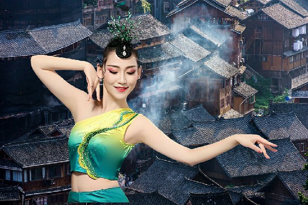 郎灵波斩获王泗镇天艺舞姿领路人，先入为主