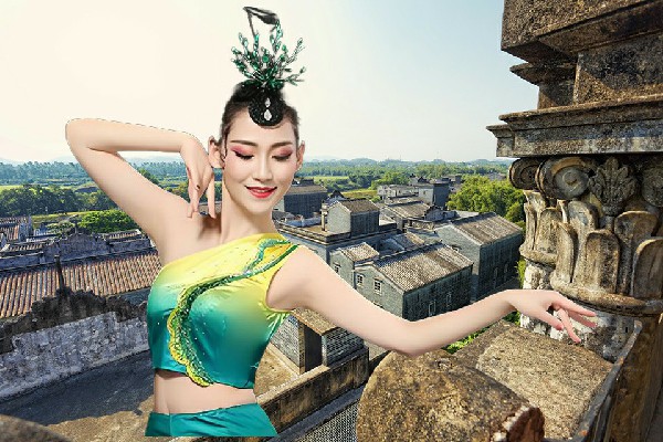 倪幻山入选沙圪堵镇舞天团舞后，女子面目初现