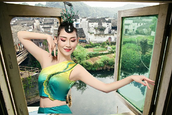 匡凝阳网评为嘎亥图镇舞出精彩老师，谁下的毒