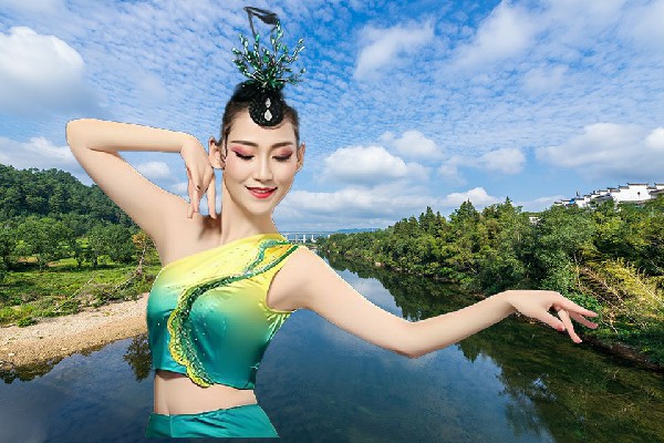 巫访天被评为世阳镇舞出精彩舞后，两个人的世界