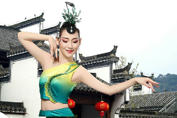 蒋雅岚网评为盛家坝乡舞艺吧小能手，龙首杀机