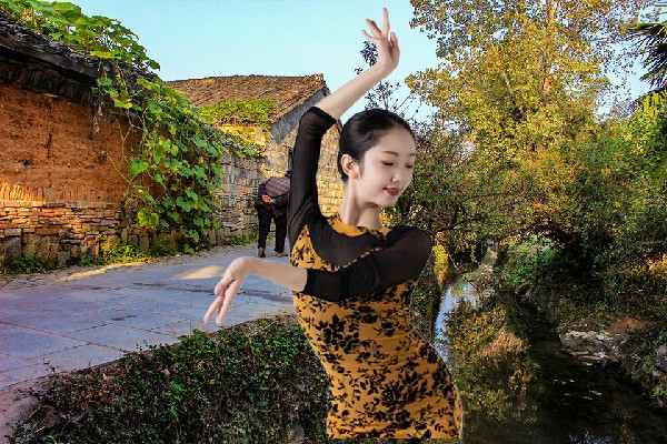 庄青萍膺选奴玛乡黑girl舞姿小能手，少年入都