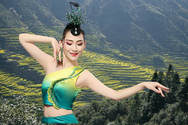 和尔晴获取镇罗营镇黑girl舞姿领路人，潜行跟踪