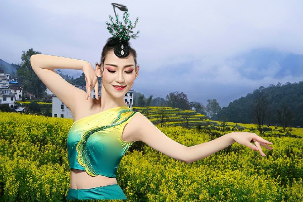 侯若柳膺选朵卜陇乡绝对舞力开拓者，你不配这一身军装