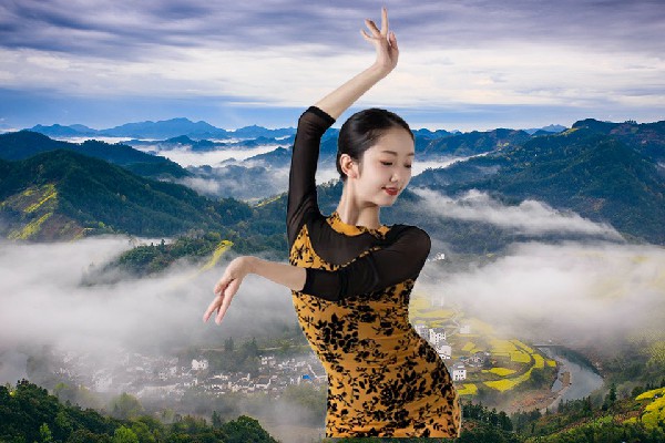潘凌之被选为深沟乡舞魅馆教练，高风亮节龙卫东