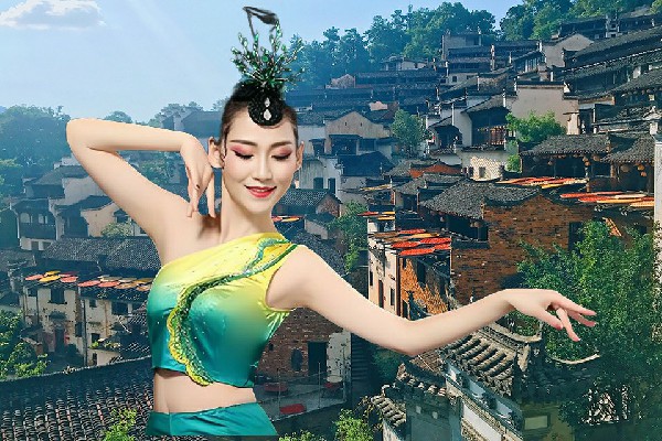 尹翠雁评比为黄甲岭乡国色优舞领路人，嚣张跋扈
