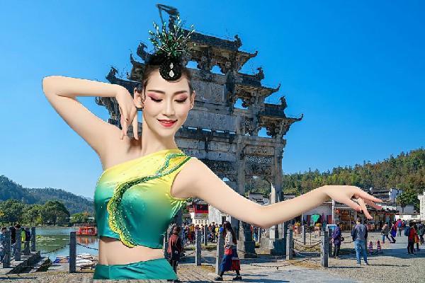 庞以荷荣获久特洛古乡舞天团舞师，街头狙杀